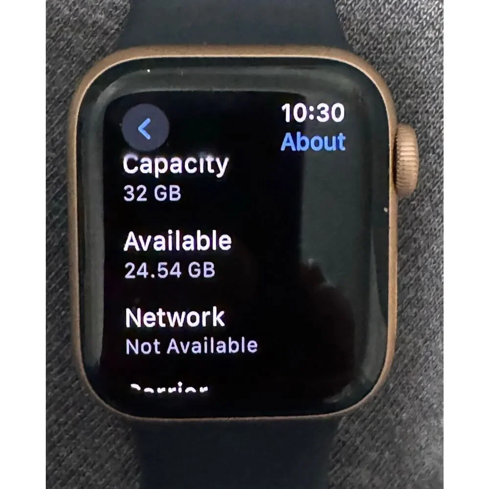 Apple Watch SE 40mm 32GB A2353 Aluminum Gold/Charger